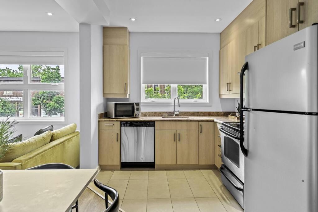 Stylish 2 Bedroom Haven By Jean Talon Market Montréal Exterior foto