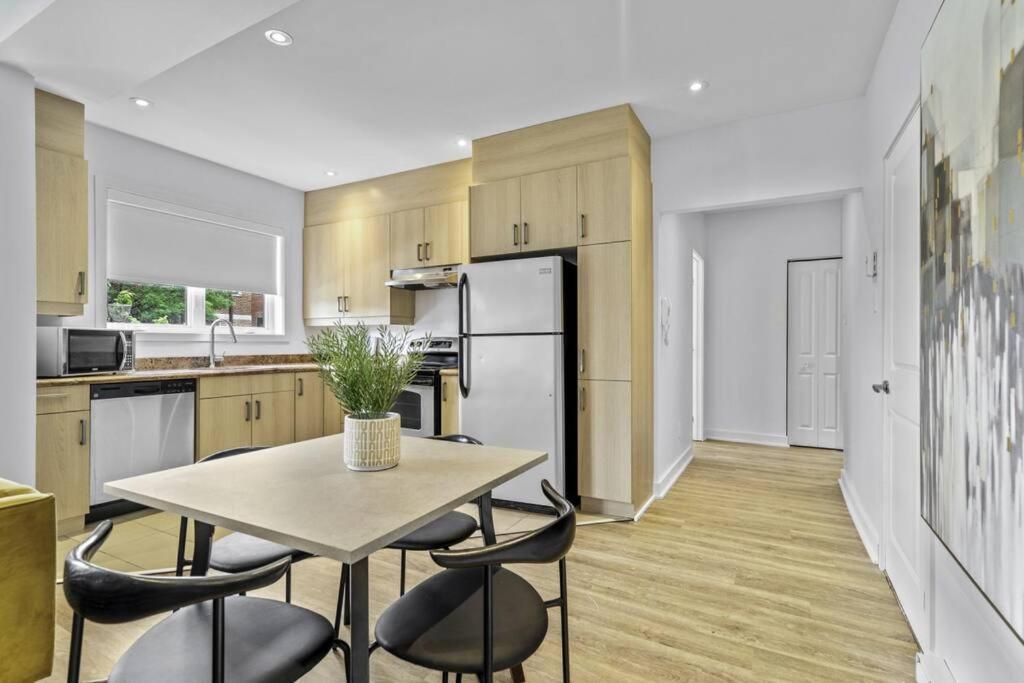 Stylish 2 Bedroom Haven By Jean Talon Market Montréal Exterior foto