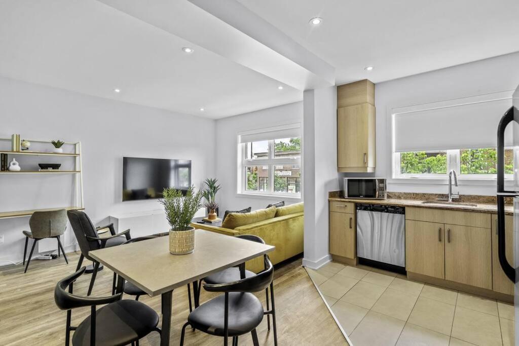 Stylish 2 Bedroom Haven By Jean Talon Market Montréal Exterior foto
