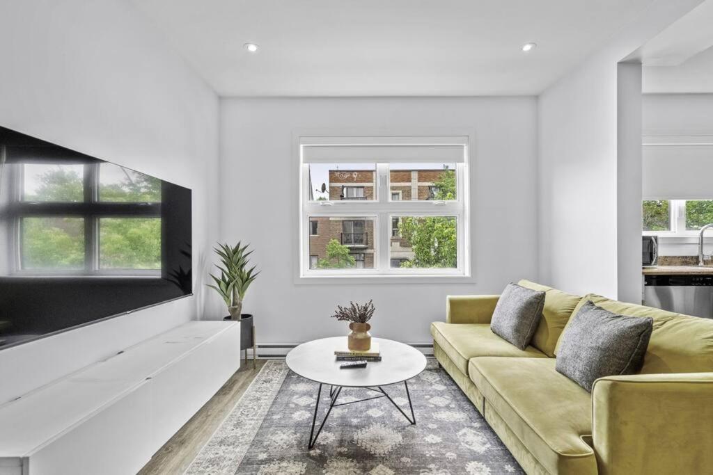 Stylish 2 Bedroom Haven By Jean Talon Market Montréal Exterior foto
